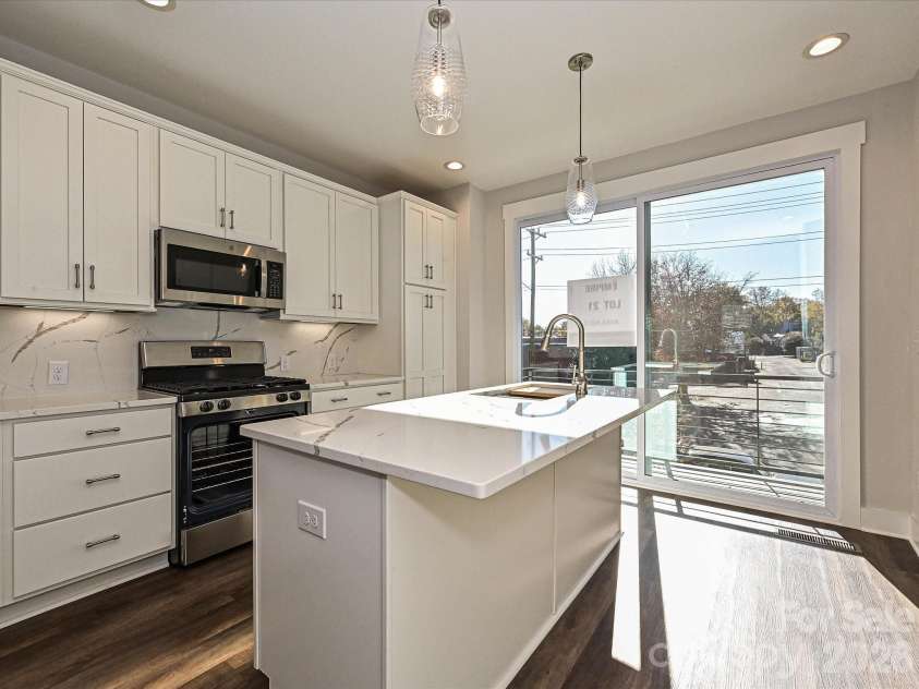 1229 34th Street, Charlotte, NC 28205.  MLS# CAR4211272, YatesRealty ID 3926. Kitchen