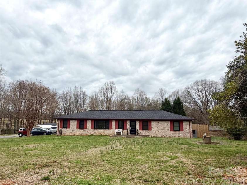 701 Cherry Lane, Shelby, NC 28150.  MLS# CAR4354299, YatesRealty ID 3926. 