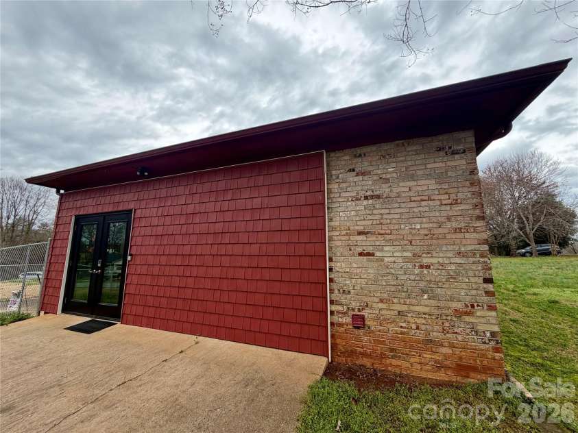 701 Cherry Lane, Shelby, NC 28150.  MLS# CAR4354299, YatesRealty ID 3926. 