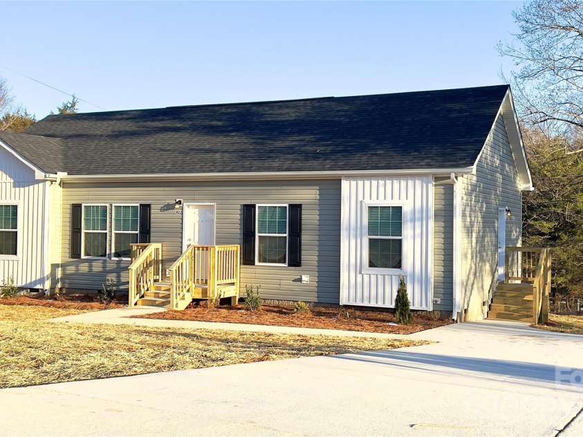 823 Wellwood Avenue, Statesville, NC 28677.  MLS# CAR4215881, YatesRealty ID 3926. 