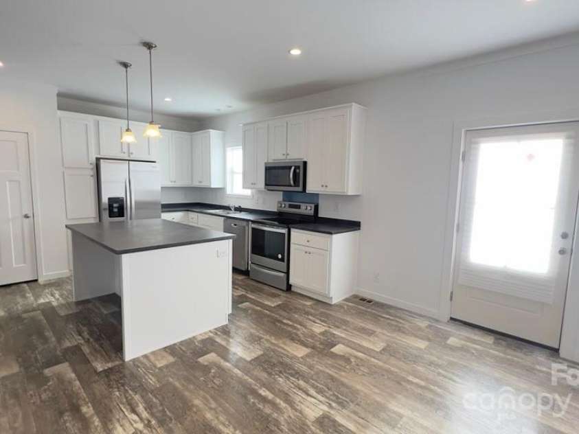 823 Wellwood Avenue, Statesville, NC 28677.  MLS# CAR4215881, YatesRealty ID 3926. 