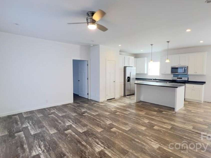 823 Wellwood Avenue, Statesville, NC 28677.  MLS# CAR4215881, YatesRealty ID 3926. 