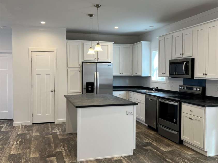 823 Wellwood Avenue, Statesville, NC 28677.  MLS# CAR4215881, YatesRealty ID 3926. Kitchen 2