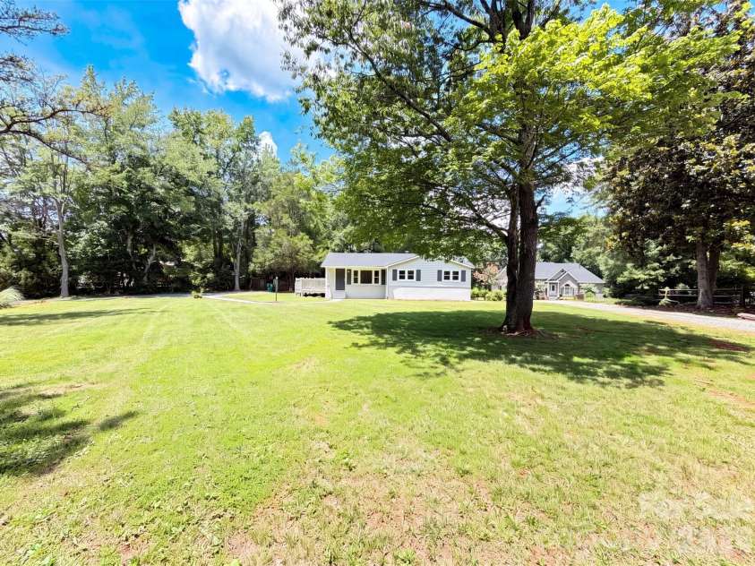 9801 Hannon Road, Charlotte, NC 28227.  MLS# CAR4404107, YatesRealty ID 39260. 