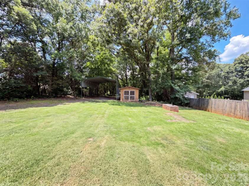 9801 Hannon Road, Charlotte, NC 28227.  MLS# CAR4404107, YatesRealty ID 39260. 