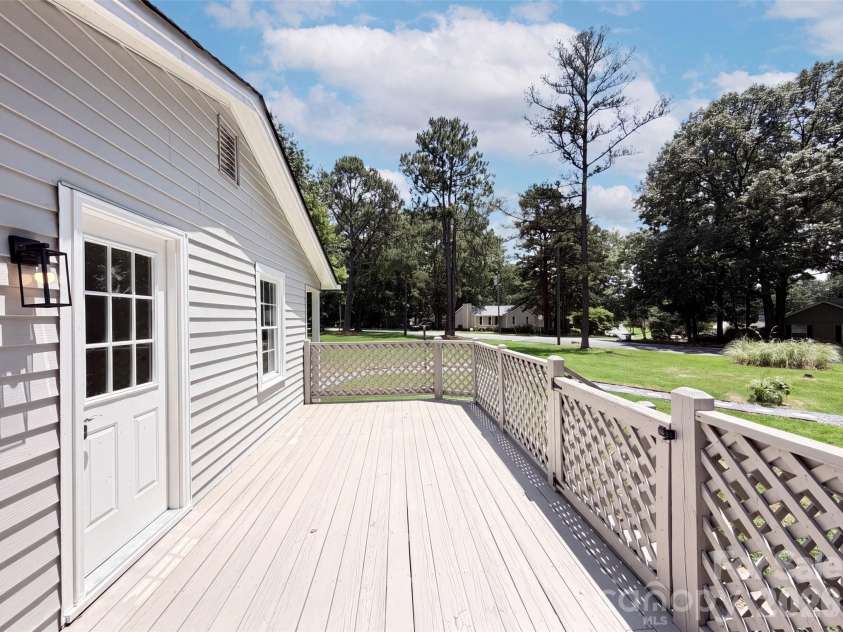 9801 Hannon Road, Charlotte, NC 28227.  MLS# CAR4404107, YatesRealty ID 39260. 