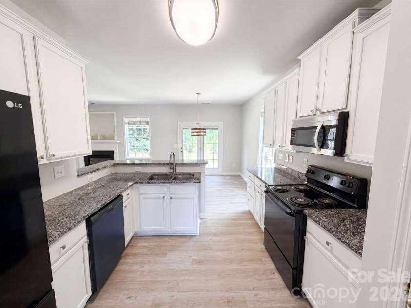 11528 Erwin Ridge Avenue, Charlotte, NC 28213.  MLS# CAR4396730, YatesRealty ID 39262. 