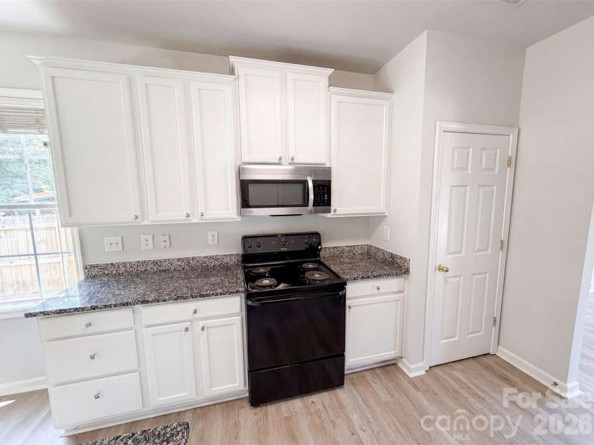 11528 Erwin Ridge Avenue, Charlotte, NC 28213.  MLS# CAR4396730, YatesRealty ID 39262. 