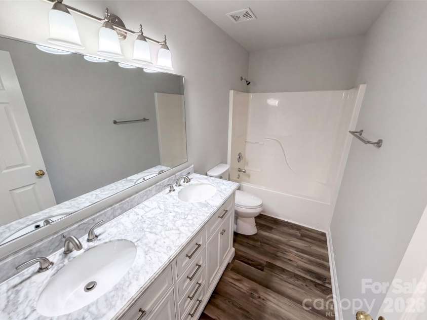 11528 Erwin Ridge Avenue, Charlotte, NC 28213.  MLS# CAR4396730, YatesRealty ID 39262. 