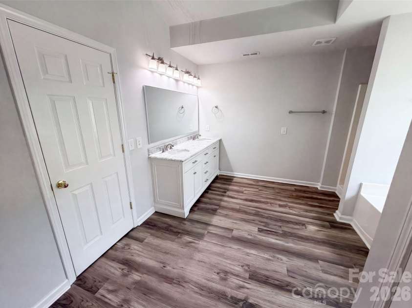 11528 Erwin Ridge Avenue, Charlotte, NC 28213.  MLS# CAR4396730, YatesRealty ID 39262. 