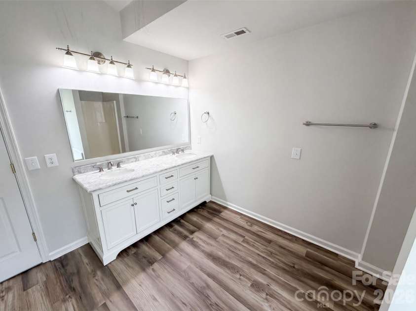 11528 Erwin Ridge Avenue, Charlotte, NC 28213.  MLS# CAR4396730, YatesRealty ID 39262. 