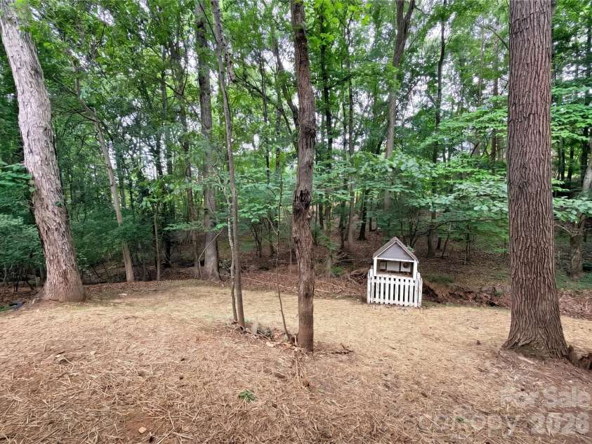 5908 Bookbinders Lane, Charlotte, NC 28270.  MLS# CAR4379296, YatesRealty ID 39263. 
