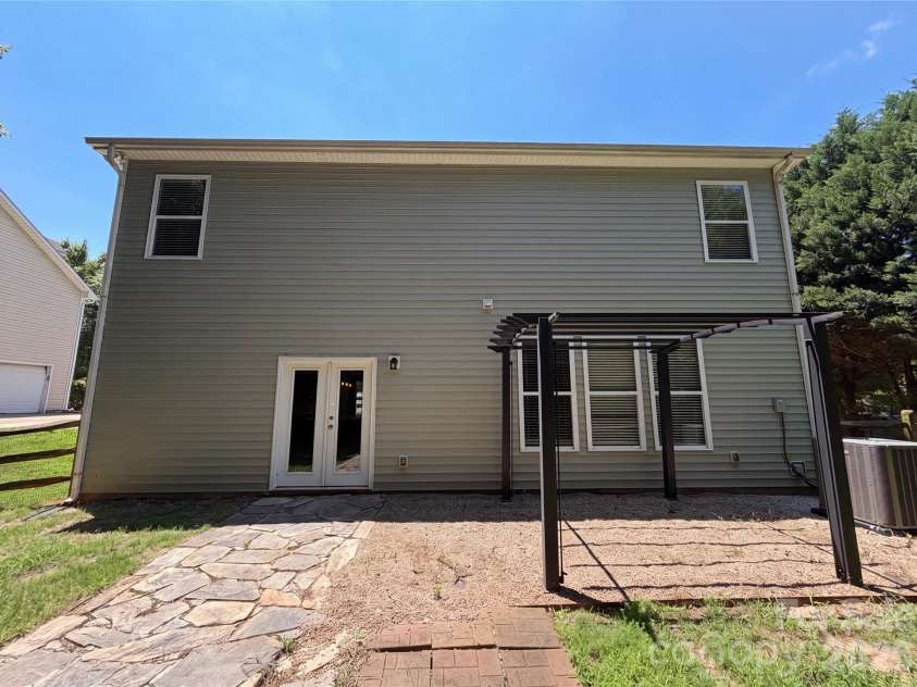 5837 Mcdowell Run Drive, Huntersville, NC 28078.  MLS# CAR4352611, YatesRealty ID 39265. 