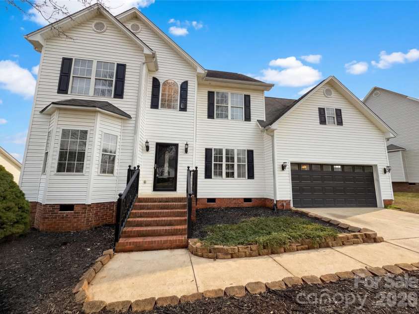 368 Holstein Drive, Dallas, NC 28034.  MLS# CAR4350105, YatesRealty ID 39271. 