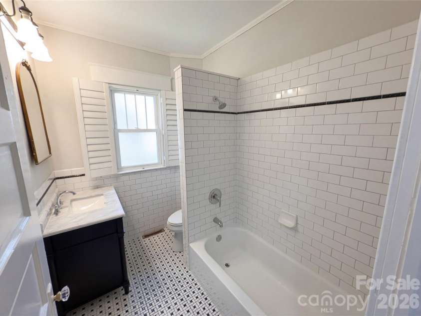1108 Herrin Avenue, Charlotte, NC 28205.  MLS# CAR4357238, YatesRealty ID 39272. 