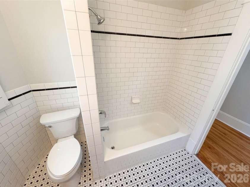 1108 Herrin Avenue, Charlotte, NC 28205.  MLS# CAR4357238, YatesRealty ID 39272. 