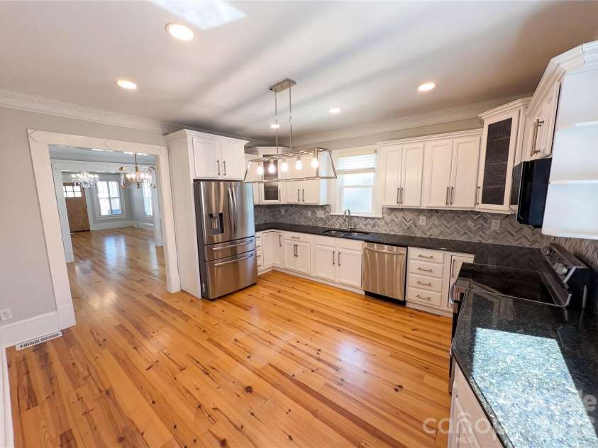 1108 Herrin Avenue, Charlotte, NC 28205.  MLS# CAR4357238, YatesRealty ID 39272. 