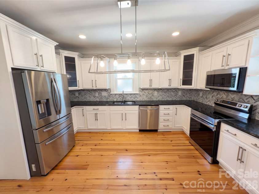 1108 Herrin Avenue, Charlotte, NC 28205.  MLS# CAR4357238, YatesRealty ID 39272. 