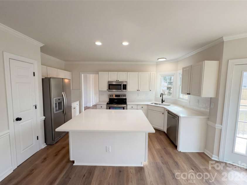 8141 Long Nook Lane, Charlotte, NC 28277.  MLS# CAR4350098, YatesRealty ID 39273. 