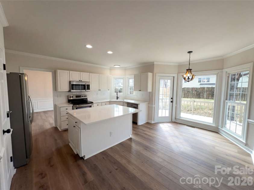 8141 Long Nook Lane, Charlotte, NC 28277.  MLS# CAR4350098, YatesRealty ID 39273. 