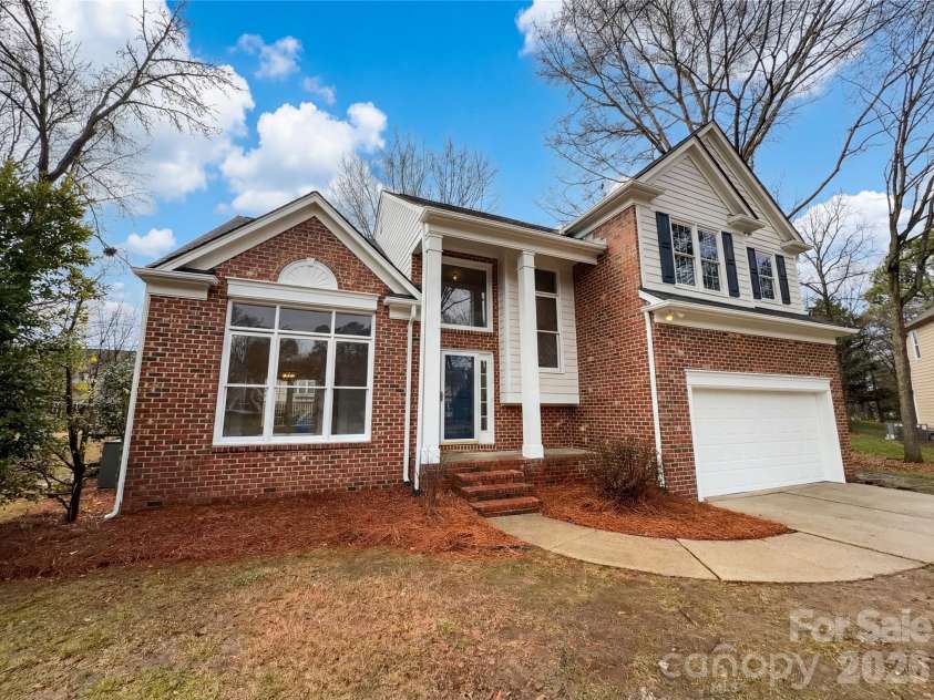 8141 Long Nook Lane, Charlotte, NC 28277.  MLS# CAR4350098, YatesRealty ID 39273. 