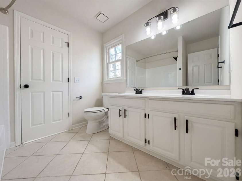 8141 Long Nook Lane, Charlotte, NC 28277.  MLS# CAR4350098, YatesRealty ID 39273. 