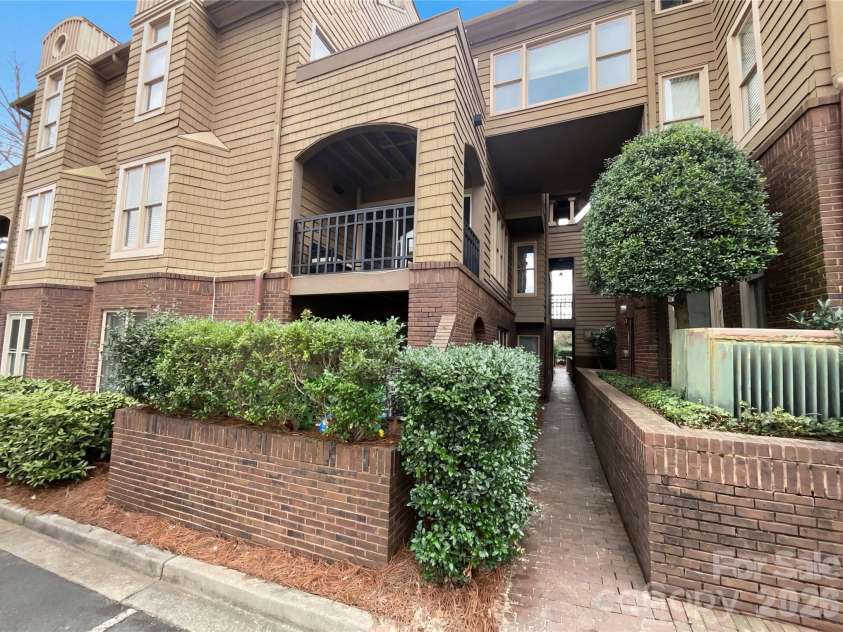 1101 Morehead Street, Charlotte, NC 28204.  MLS# CAR4345378, YatesRealty ID 39274. 