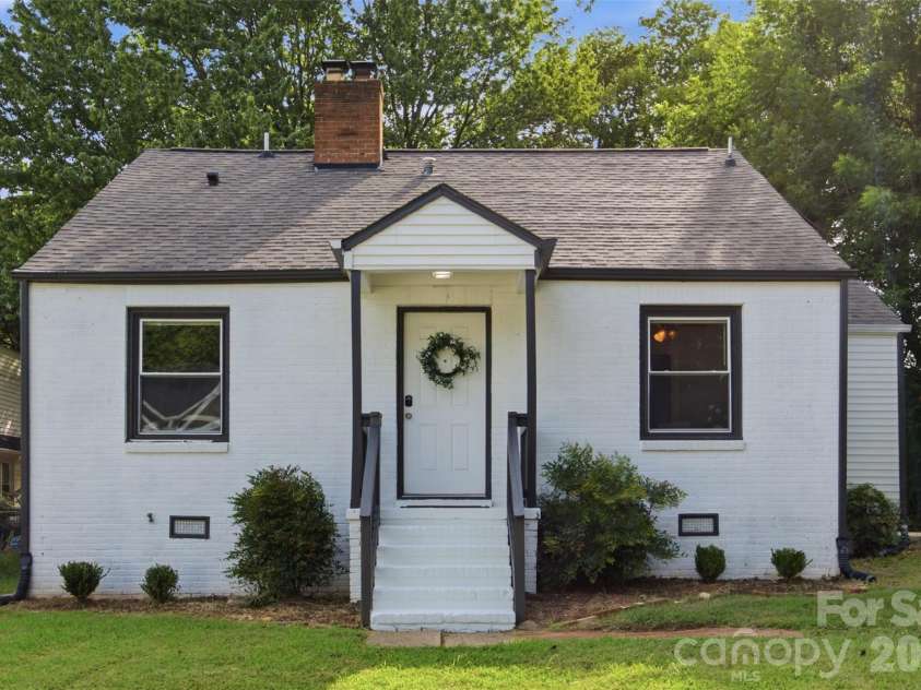 2516 Elon Street, Charlotte, NC 28208.  MLS# CAR4403824, YatesRealty ID 39275. 