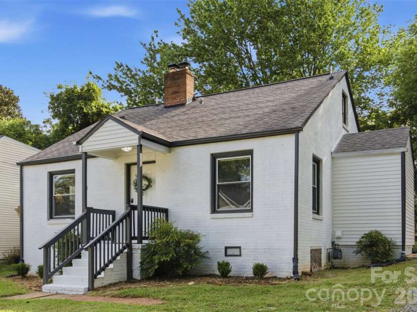 2516 Elon Street, Charlotte, NC 28208.  MLS# CAR4403824, YatesRealty ID 39275. 