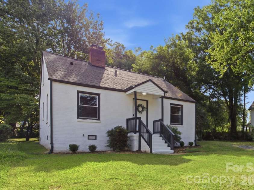 2516 Elon Street, Charlotte, NC 28208.  MLS# CAR4403824, YatesRealty ID 39275. 