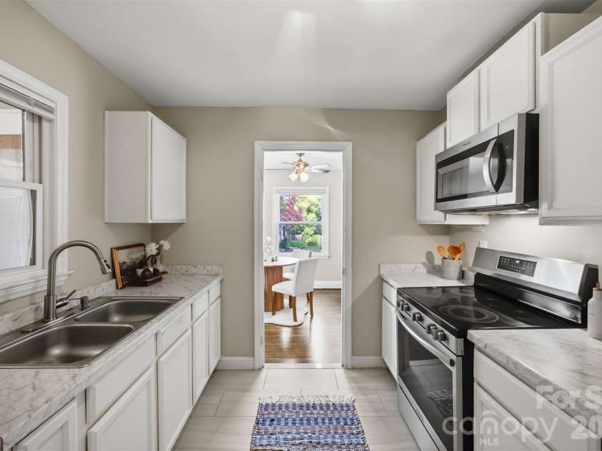 2516 Elon Street, Charlotte, NC 28208.  MLS# CAR4403824, YatesRealty ID 39275. 