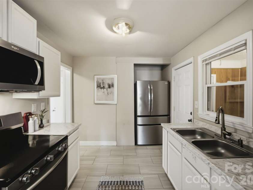 2516 Elon Street, Charlotte, NC 28208.  MLS# CAR4403824, YatesRealty ID 39275. 