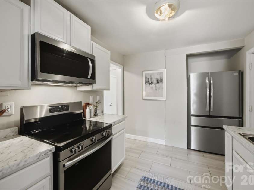 2516 Elon Street, Charlotte, NC 28208.  MLS# CAR4403824, YatesRealty ID 39275. 