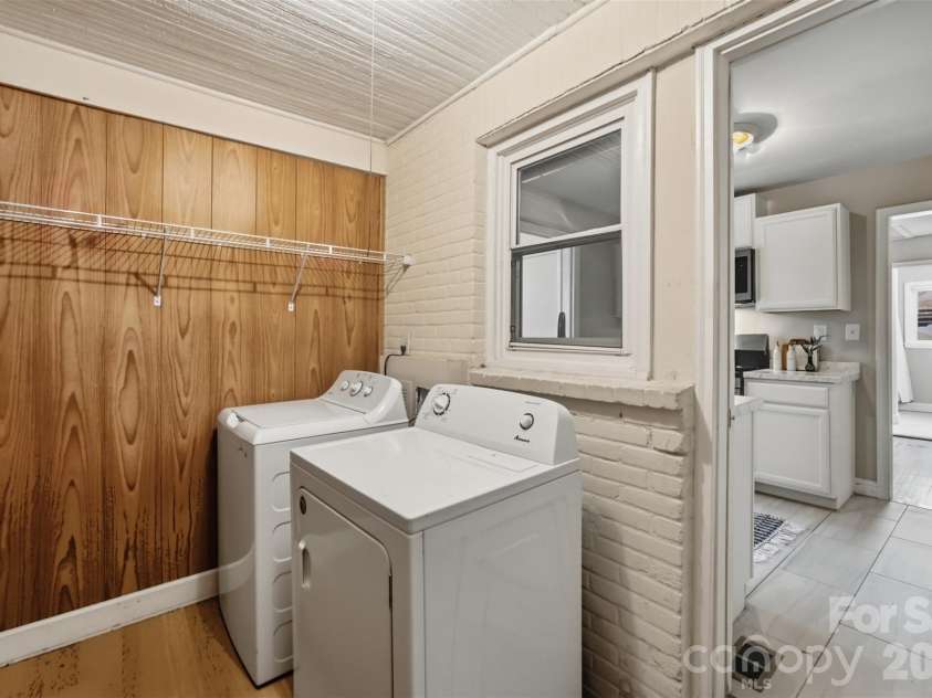 2516 Elon Street, Charlotte, NC 28208.  MLS# CAR4403824, YatesRealty ID 39275. 