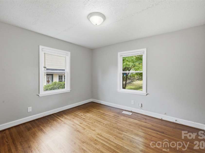 2516 Elon Street, Charlotte, NC 28208.  MLS# CAR4403824, YatesRealty ID 39275. 
