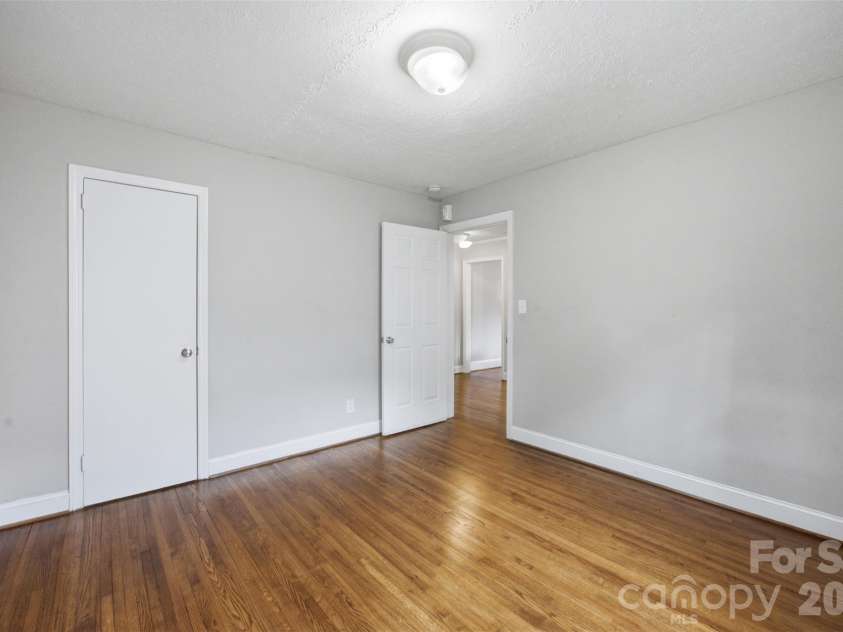 2516 Elon Street, Charlotte, NC 28208.  MLS# CAR4403824, YatesRealty ID 39275. 