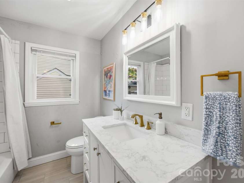 2516 Elon Street, Charlotte, NC 28208.  MLS# CAR4403824, YatesRealty ID 39275. 