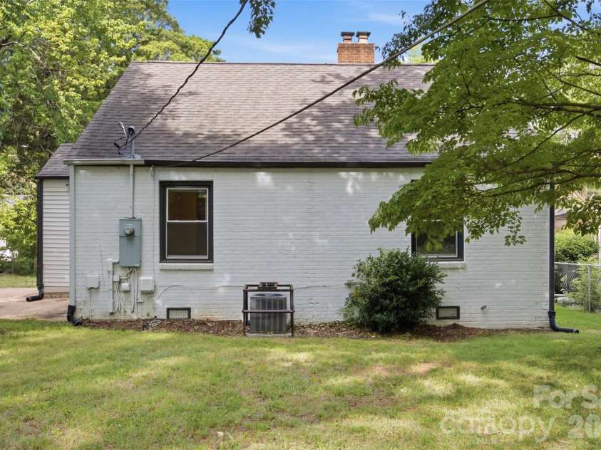2516 Elon Street, Charlotte, NC 28208.  MLS# CAR4403824, YatesRealty ID 39275. 