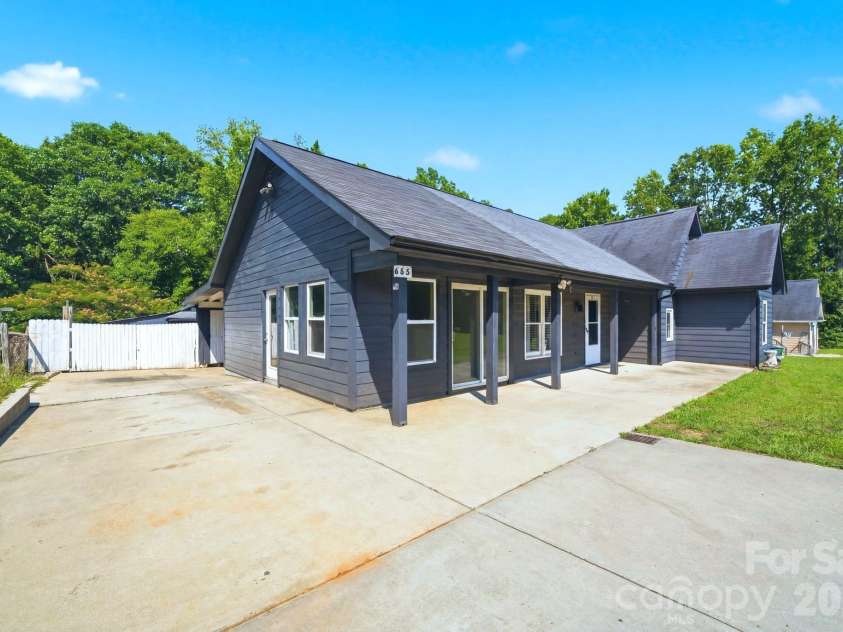 605 Brookside Drive, Monroe, NC 28110.  MLS# CAR4384329, YatesRealty ID 39277. 