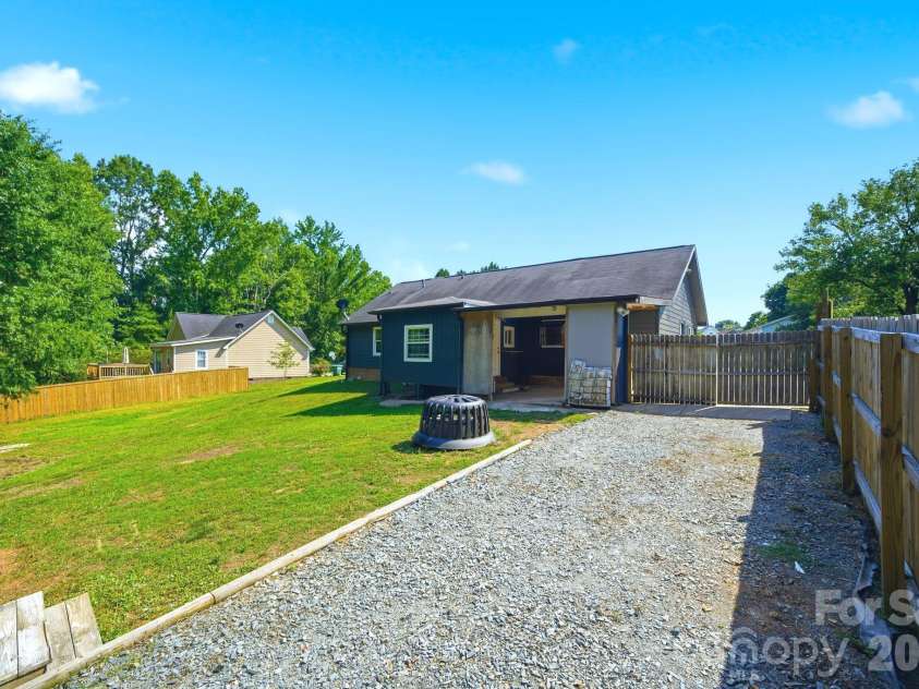 605 Brookside Drive, Monroe, NC 28110.  MLS# CAR4384329, YatesRealty ID 39277. 