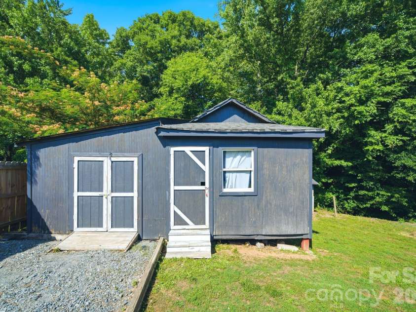 605 Brookside Drive, Monroe, NC 28110.  MLS# CAR4384329, YatesRealty ID 39277. 