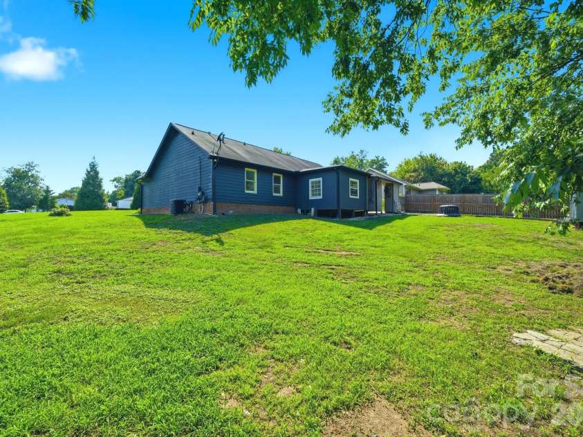 605 Brookside Drive, Monroe, NC 28110.  MLS# CAR4384329, YatesRealty ID 39277. 