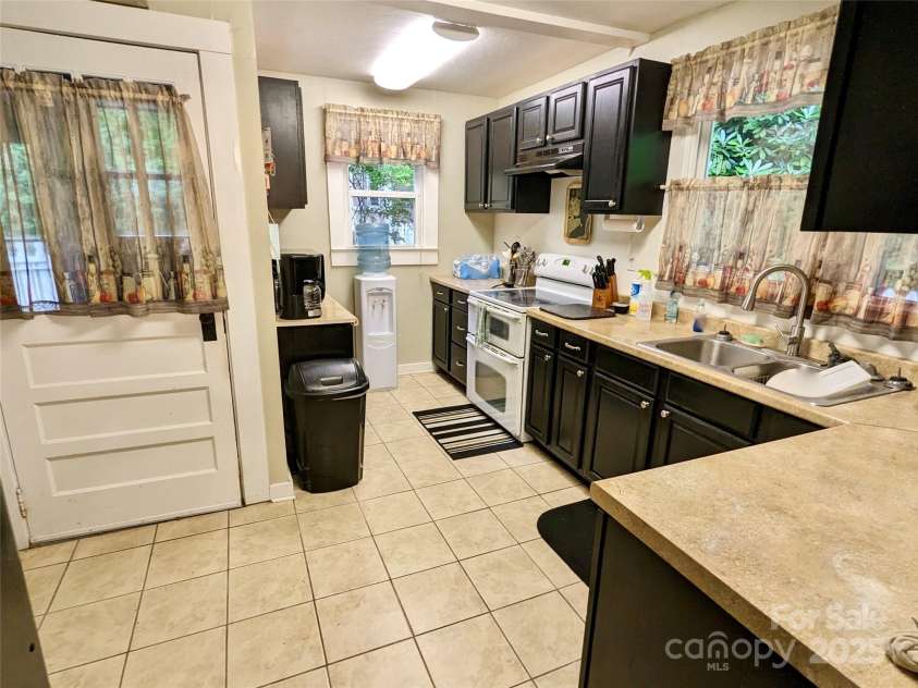 46 Tree Farm Road, Spruce Pine, NC 28777.  MLS# CAR4184034, YatesRealty ID 3928. 