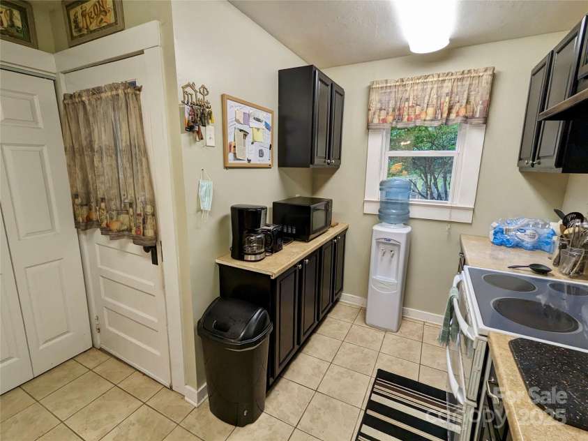 46 Tree Farm Road, Spruce Pine, NC 28777.  MLS# CAR4184034, YatesRealty ID 3928. 
