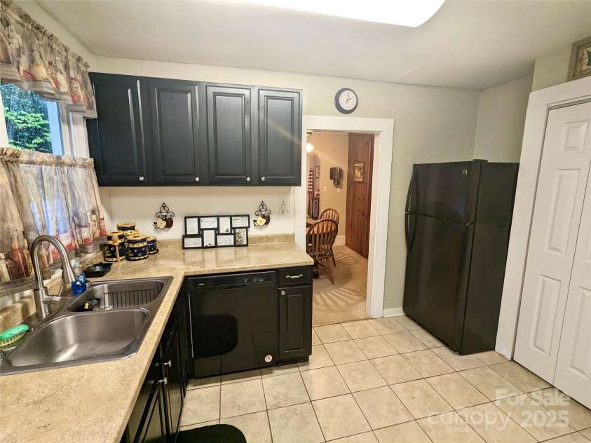 46 Tree Farm Road, Spruce Pine, NC 28777.  MLS# CAR4184034, YatesRealty ID 3928. 