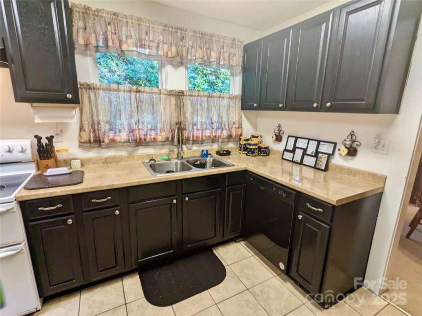 46 Tree Farm Road, Spruce Pine, NC 28777.  MLS# CAR4184034, YatesRealty ID 3928. 
