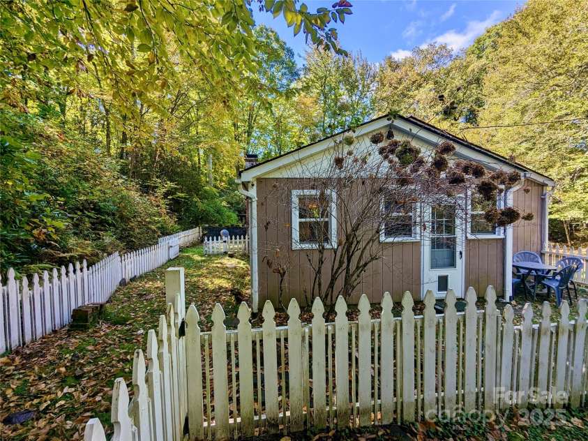 46 Tree Farm Road, Spruce Pine, NC 28777.  MLS# CAR4184034, YatesRealty ID 3928. 