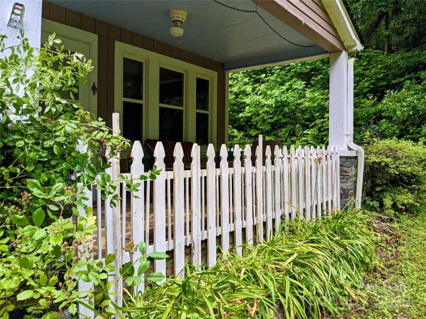 46 Tree Farm Road, Spruce Pine, NC 28777.  MLS# CAR4184034, YatesRealty ID 3928. 
