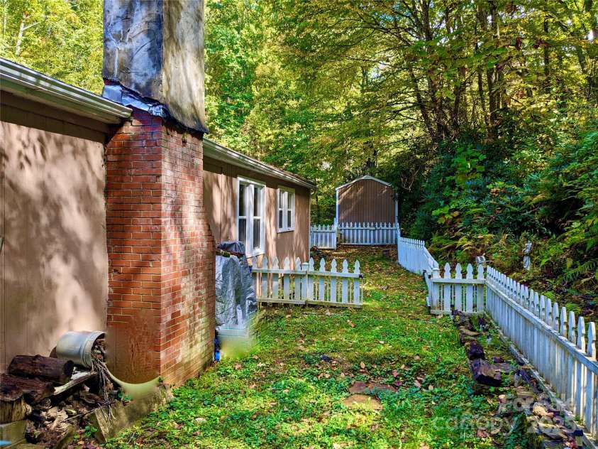 46 Tree Farm Road, Spruce Pine, NC 28777.  MLS# CAR4184034, YatesRealty ID 3928. 