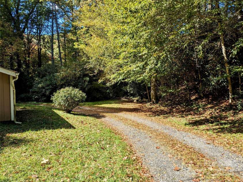 46 Tree Farm Road, Spruce Pine, NC 28777.  MLS# CAR4184034, YatesRealty ID 3928. 
